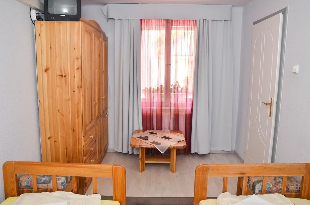 Clock Cafe Pizzeria Es Panzio Hotel Hajduszoboszlo Bagian luar foto