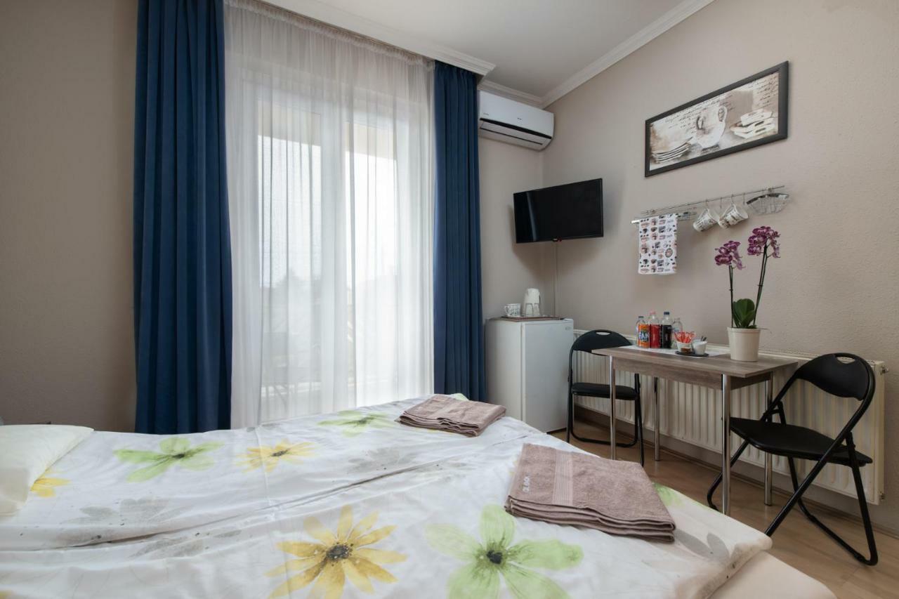 Clock Cafe Pizzeria Es Panzio Hotel Hajduszoboszlo Bagian luar foto