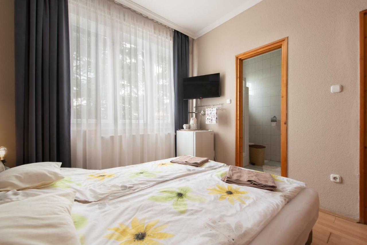 Clock Cafe Pizzeria Es Panzio Hotel Hajduszoboszlo Bagian luar foto